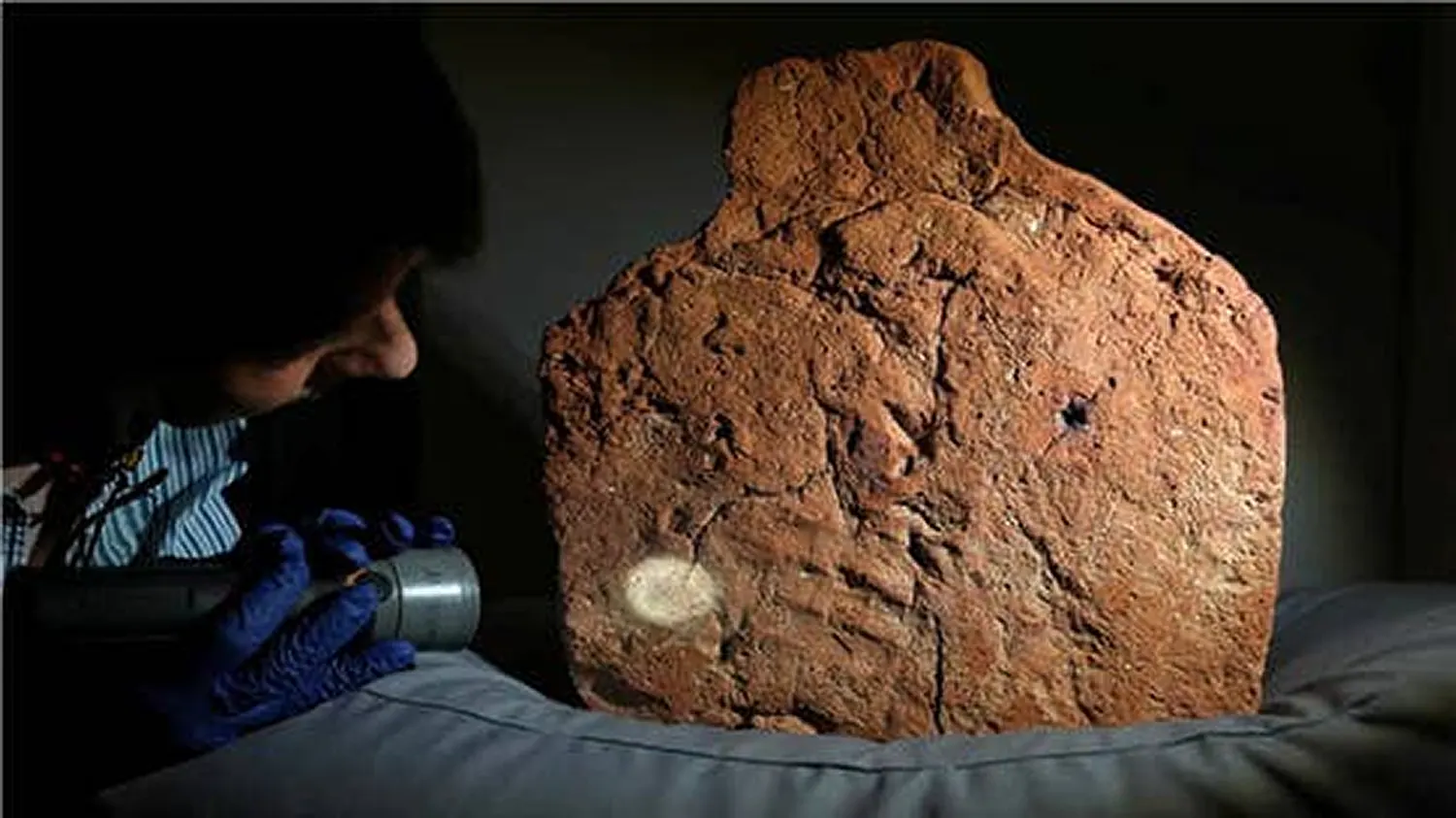 Ancient Egyptian Handprint Discovered: A 4,000 Year Old Human Connection