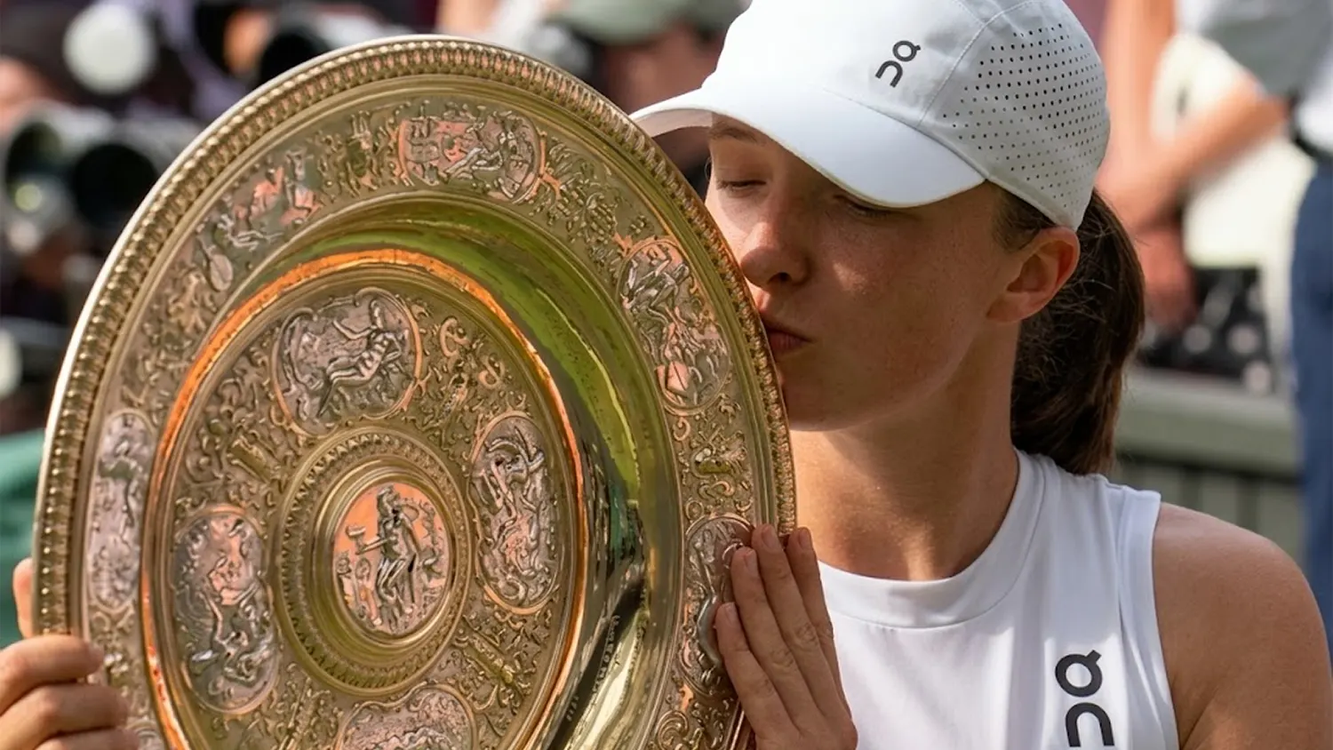 Swiatek Dominates Wimbledon, Claims Maiden Title with Historic Double Bagel!
