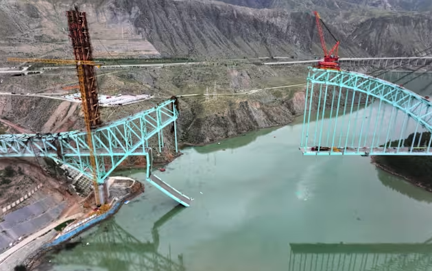 Bridge Collapse in Northwest China Kills 12, Four Still Missing
