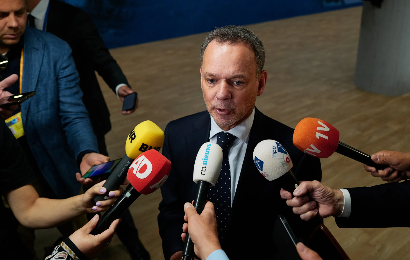 Dutch Government Plunged into Crisis as Foreign Minister Resigns Over Israel Sanctions