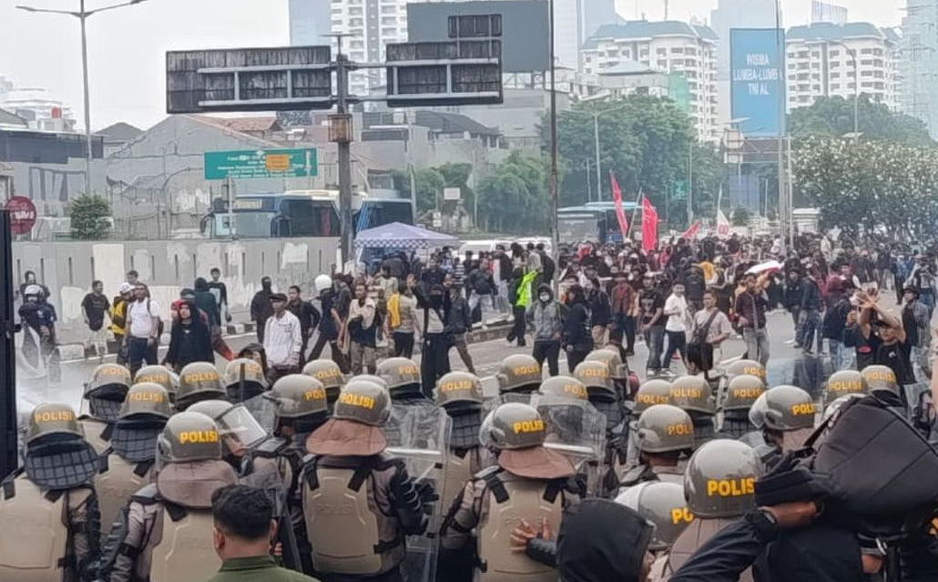 Jakarta Erupts: Student Protests Ignite Over Lawmakers’ Lavish Benefits