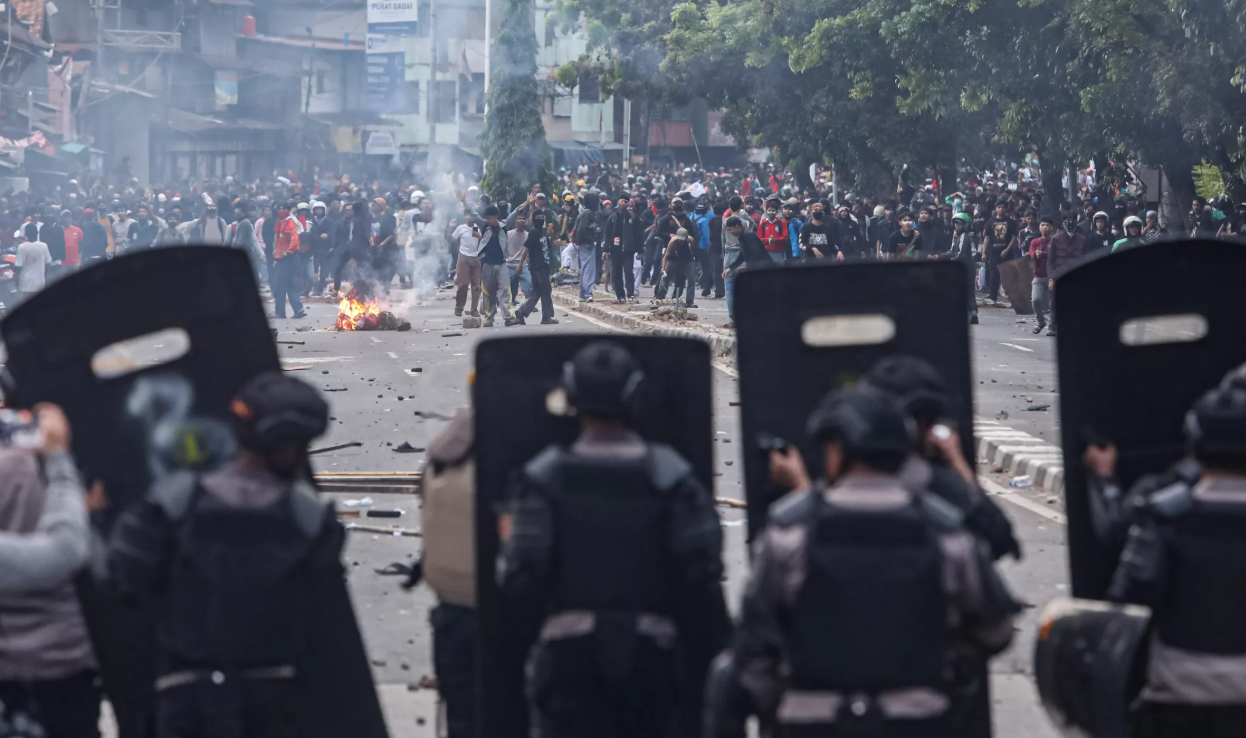 Indonesia Protests Escalate Following Death of Young Driver Hit by Police Vehicle in Jakarta