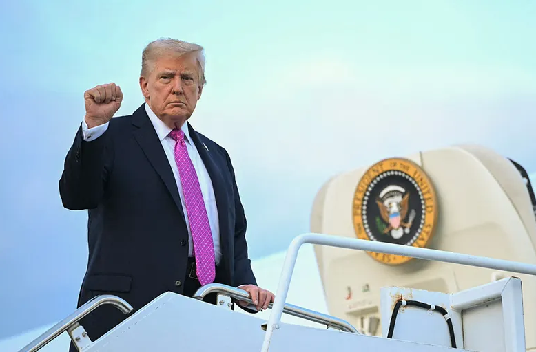 U.S. Second Strikes on Venezuelan Drug Boat, Escalating Tensions and Legal Questions