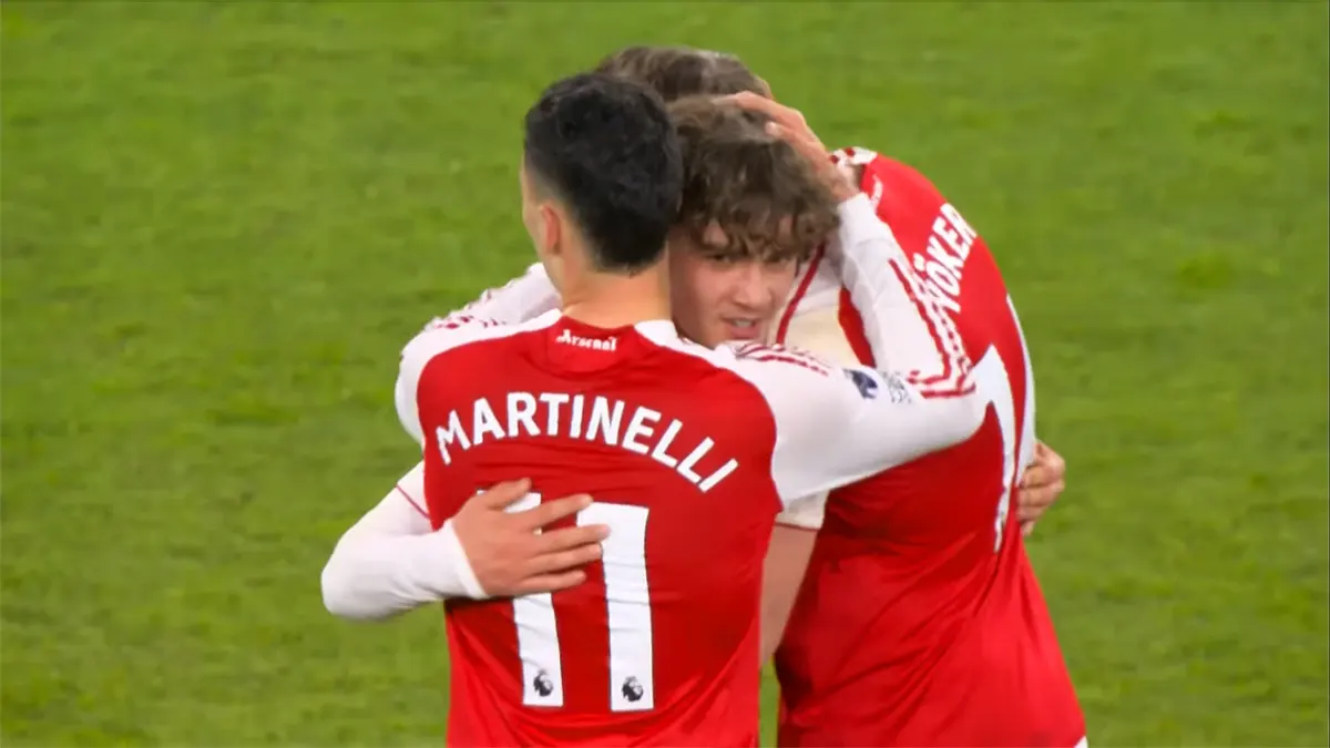 Arsenal Tighten Grip on Premier League Title as Teenage Star Dowman Makes History on Matchday 30