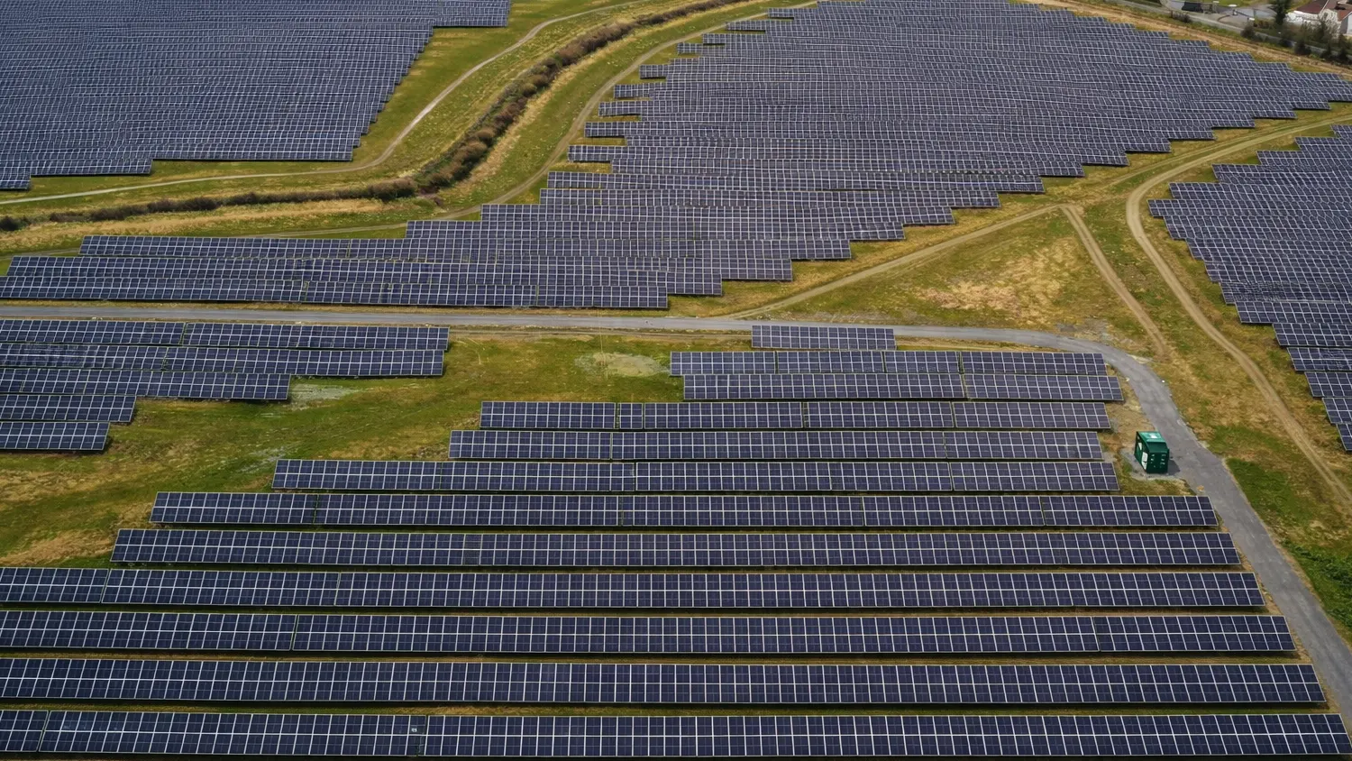 Ireland Surpasses 8GW of Renewable Energy: Wind and Solar Power a Cleaner Future