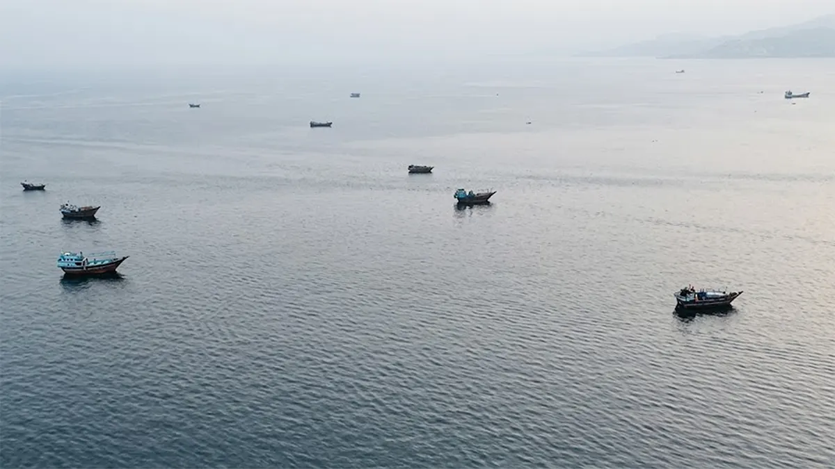 US and Iran Trade Fire Again as Hormuz Tensions Boil Over